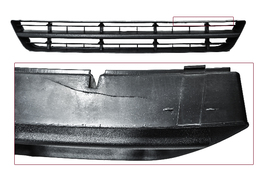 Решетка бампера переднего центральная Ford Focus 1 11/01->02/05 (С ДЕФЕКТОМ)